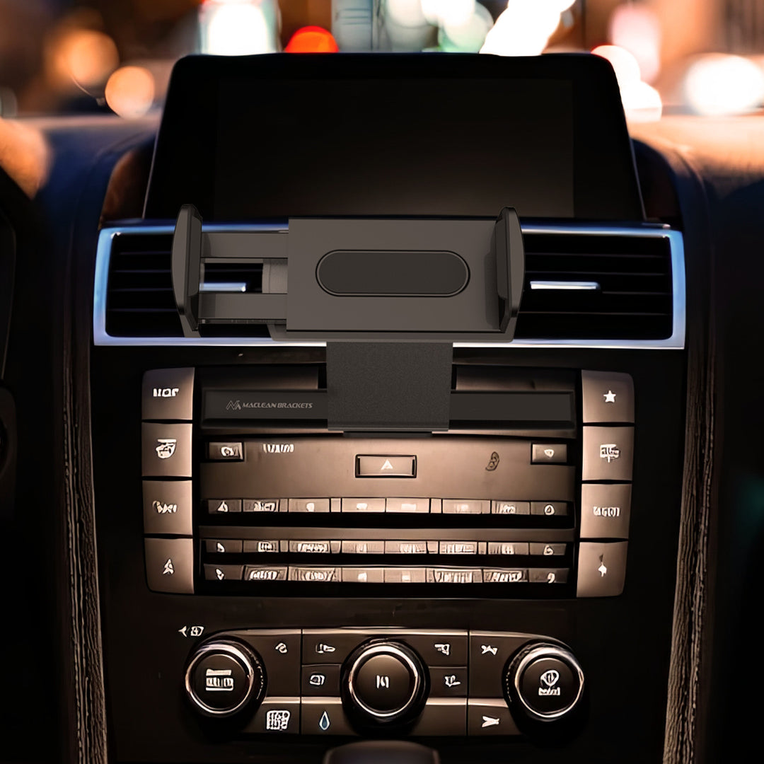 Support pour les téléphones mobiles avec une installation facile dans la fente CD