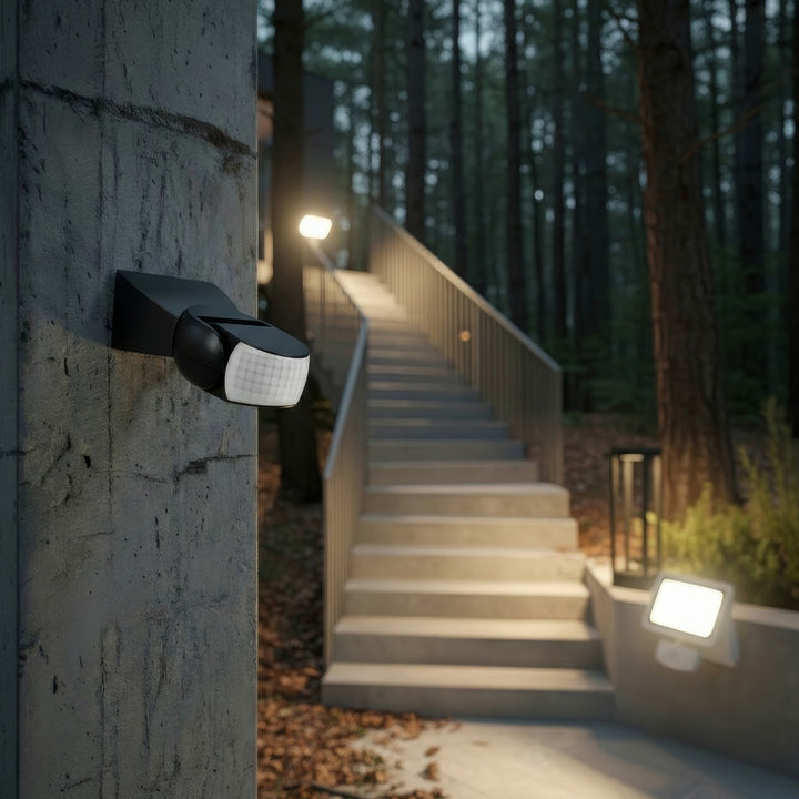Détecteur de mouvement infrarouge PIR moderne Maclean Energy MCE201B portée 12m noir IP65