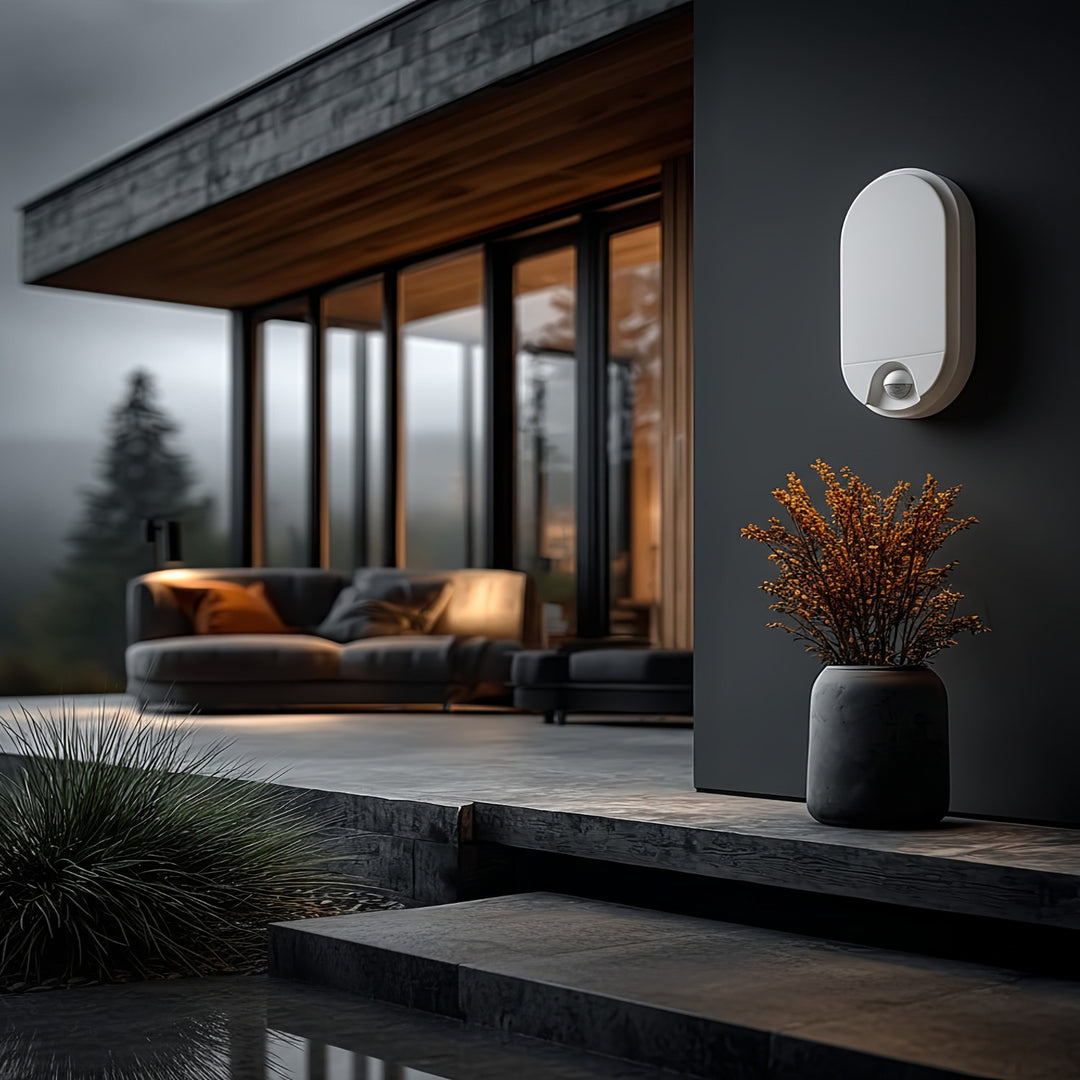 Lampe LED avec détecteur de mouvement infrarouge 1100lm 15W IP54 blanc Maclean MCE340 W