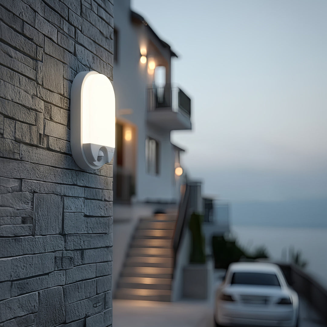 Lampe LED avec détecteur de mouvement infrarouge 1100lm 15W IP54 blanc Maclean MCE340 W