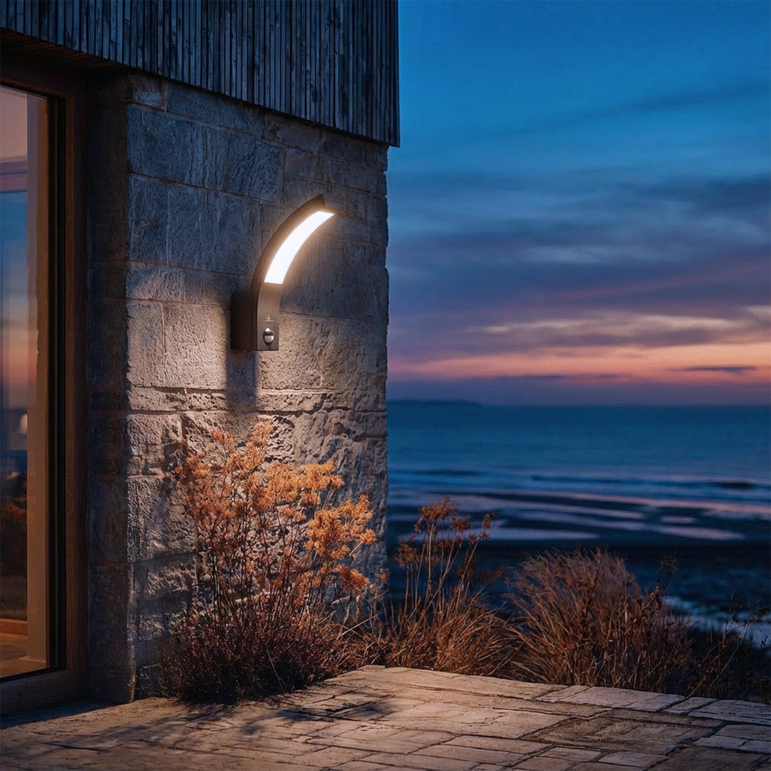 Lampe LED avec détecteur de mouvement PIR noir 10W IP54 750lm blanc neutre (4000K) Maclean MCE244 B