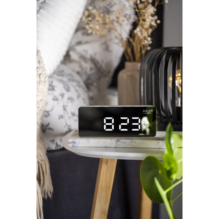 Réveil avec affichage LED et thermomètre Adler AD 1189 W