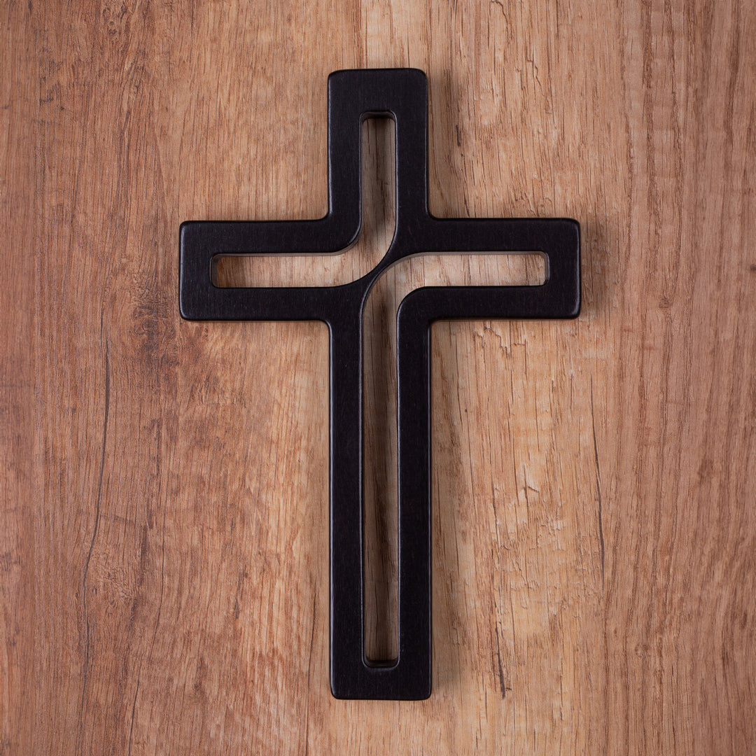 Croix suspendue en bois moderne noir 30x18x1,8 cm