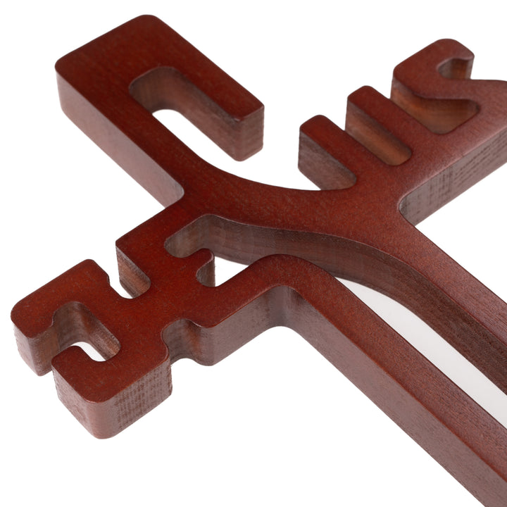 Croix suspendue en bois avec inscription JESUS marron 22x14x1.6cm