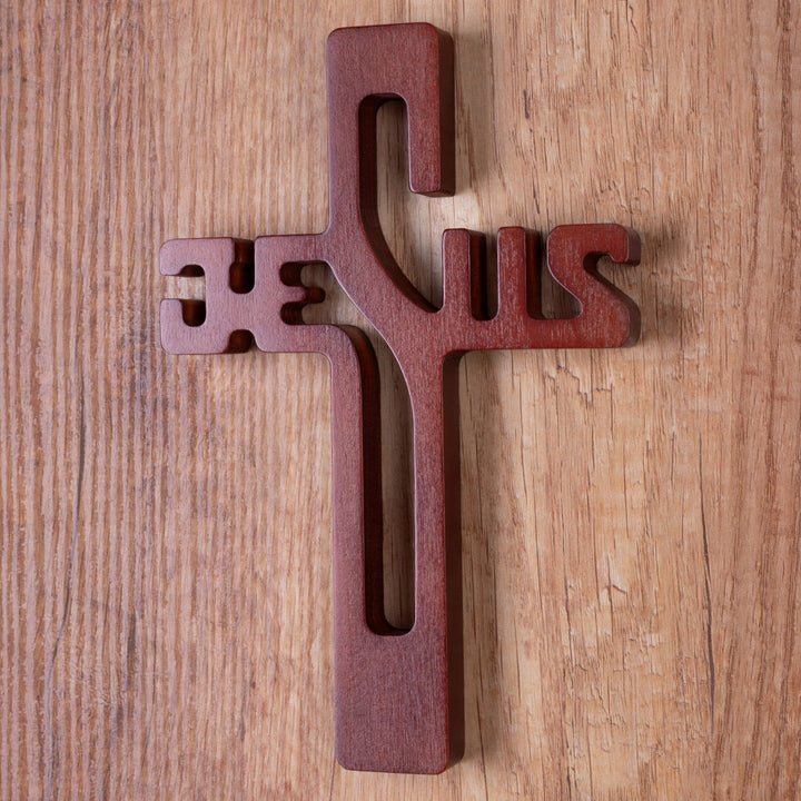 Croix suspendue en bois avec inscription JESUS marron 30x20x1.8cm