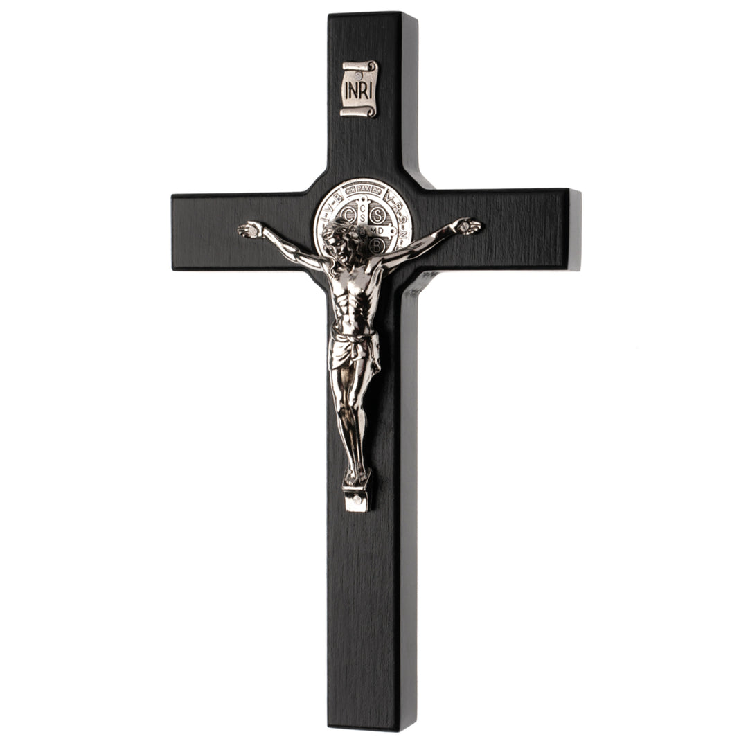 Croix de St Benoît en bois suspendue avec pasque noir 18x10x1.8cm