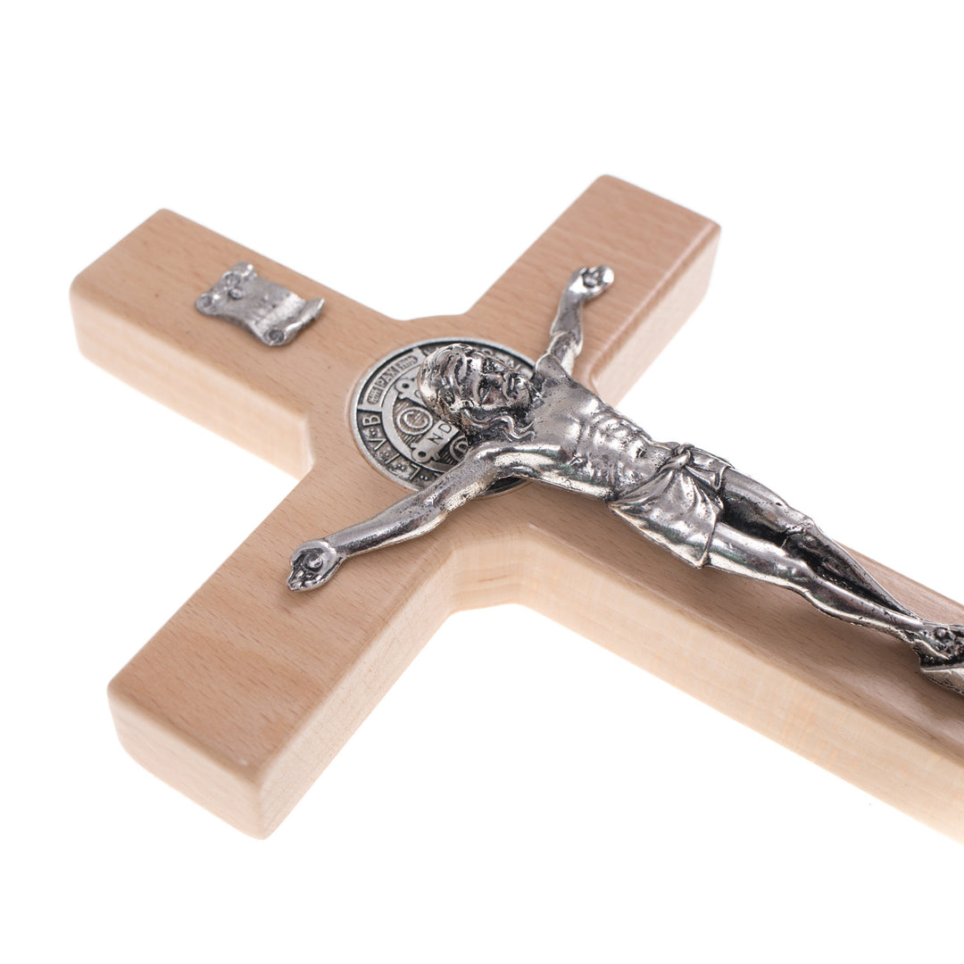 Croix de St Benoît suspendue en bois avec pasque naturel 22x12x1.8cm