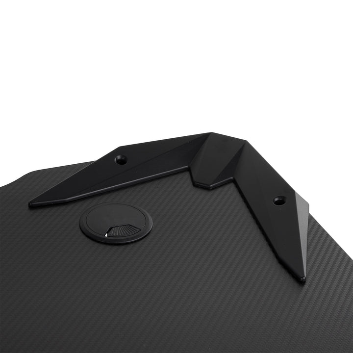 Découvrez le grand pupitre de jeu noir NanoRS. Supportant jusqu'à 150kg, hauteur ajustable (750mm), dimensions spacieuses (110x60x1.5cm), avec porte-gobelet et casque intégrés. Modèle : RS345.