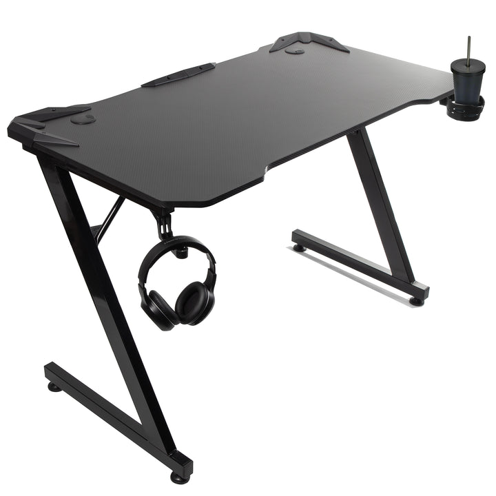 Découvrez le grand pupitre de jeu noir NanoRS. Supportant jusqu'à 150kg, hauteur ajustable (750mm), dimensions spacieuses (110x60x1.5cm), avec porte-gobelet et casque intégrés. Modèle : RS345.