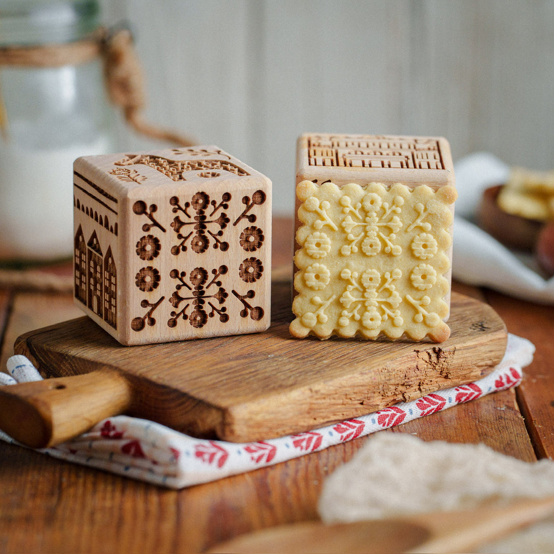 Cube à gâteau gravé Goody Woody, 6 cm, bois de hêtre, 6 motifs, style scandinave