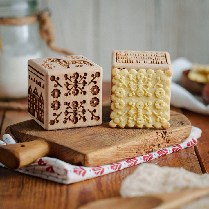 Cube à gâteau gravé Goody Woody, 6 cm, bois de hêtre, 6 motifs, style scandinave