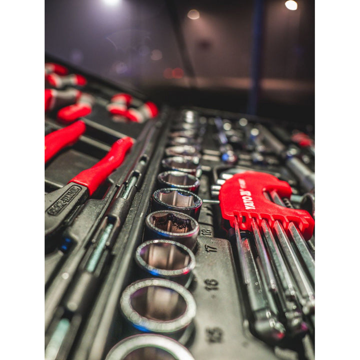Coffret d'outils professionnel Yato, 122 pièces (clés à douille, douilles, tournevis, marteau), tournevis à embouts magnétiques et trempés, YT-38901