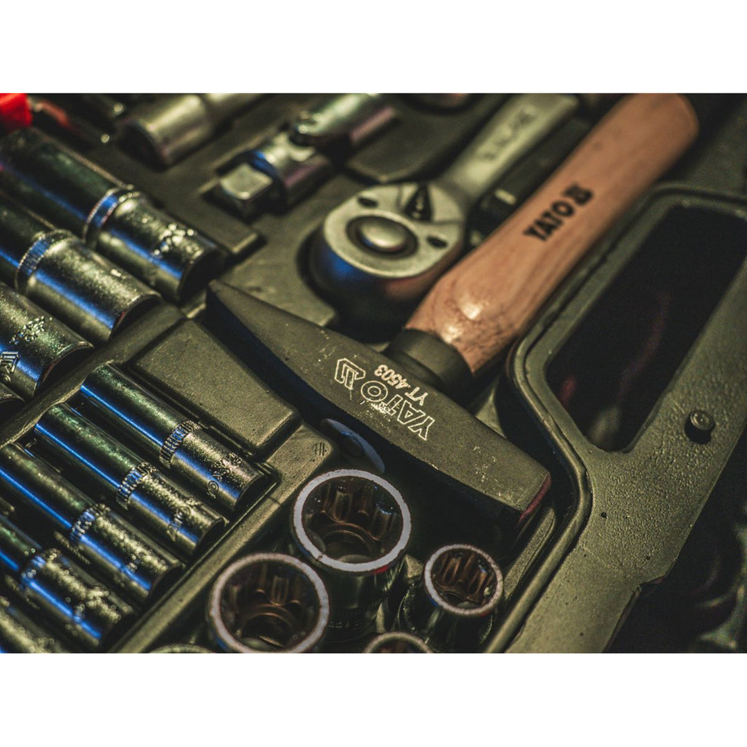 Coffret d'outils professionnel Yato, 122 pièces (clés à douille, douilles, tournevis, marteau), tournevis à embouts magnétiques et trempés, YT-38901