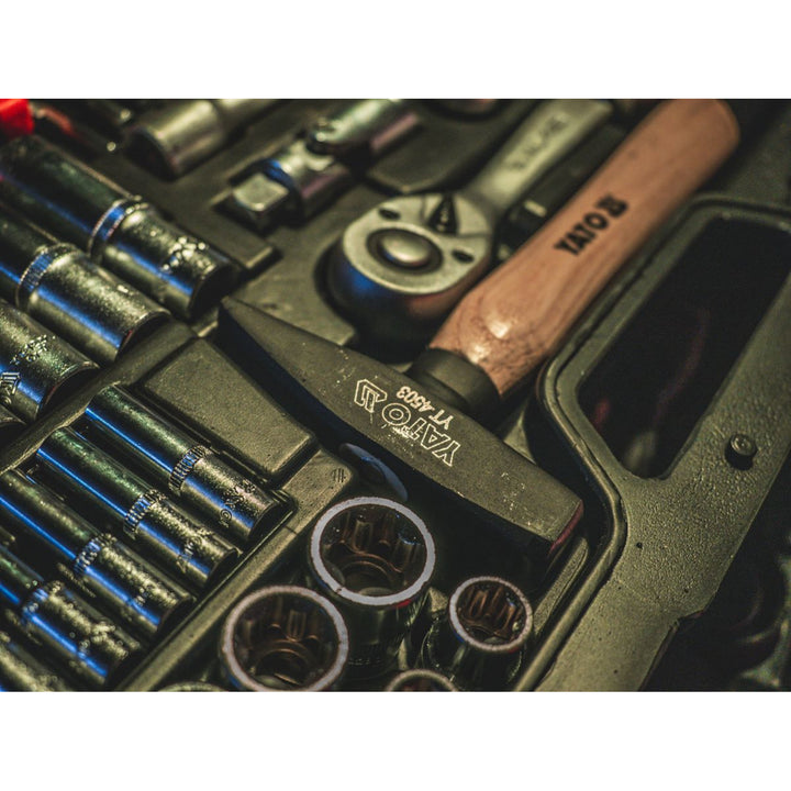 Coffret d'outils professionnel Yato, 122 pièces (clés à douille, douilles, tournevis, marteau), tournevis à embouts magnétiques et trempés, YT-38901