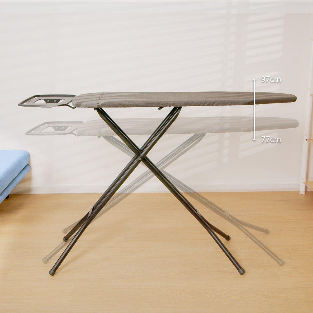 Table à repasser Vileda Total Reflect Ultimate, housse 100 % coton, renvoie la chaleur et la vapeur vers les tissus, hauteur réglable, socle XXL, 183416