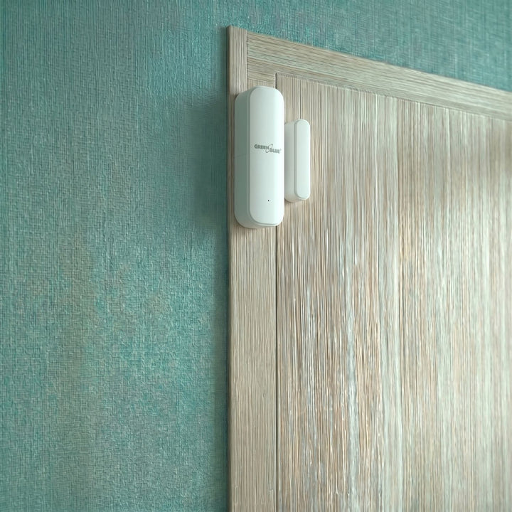 Contacteur sans fil / capteur d'ouverture Wi-Fi GreenBlue, Android/iOS, pour portes / fenêtres, 3,0 V CC, LR03x2, GB479, lot de 2 pièces  + 4 piles alcalines AAA Varta Industrial 4003