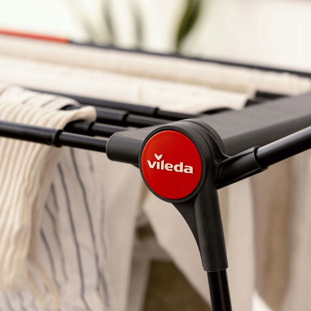 Séchoir à linge Vileda Infinity Flex Ultimate, couleur noire, jusqu'à 30 m² de surface de séchage, extensible, structure surélevée, crochets à linge, roulettes intégrées, 179620