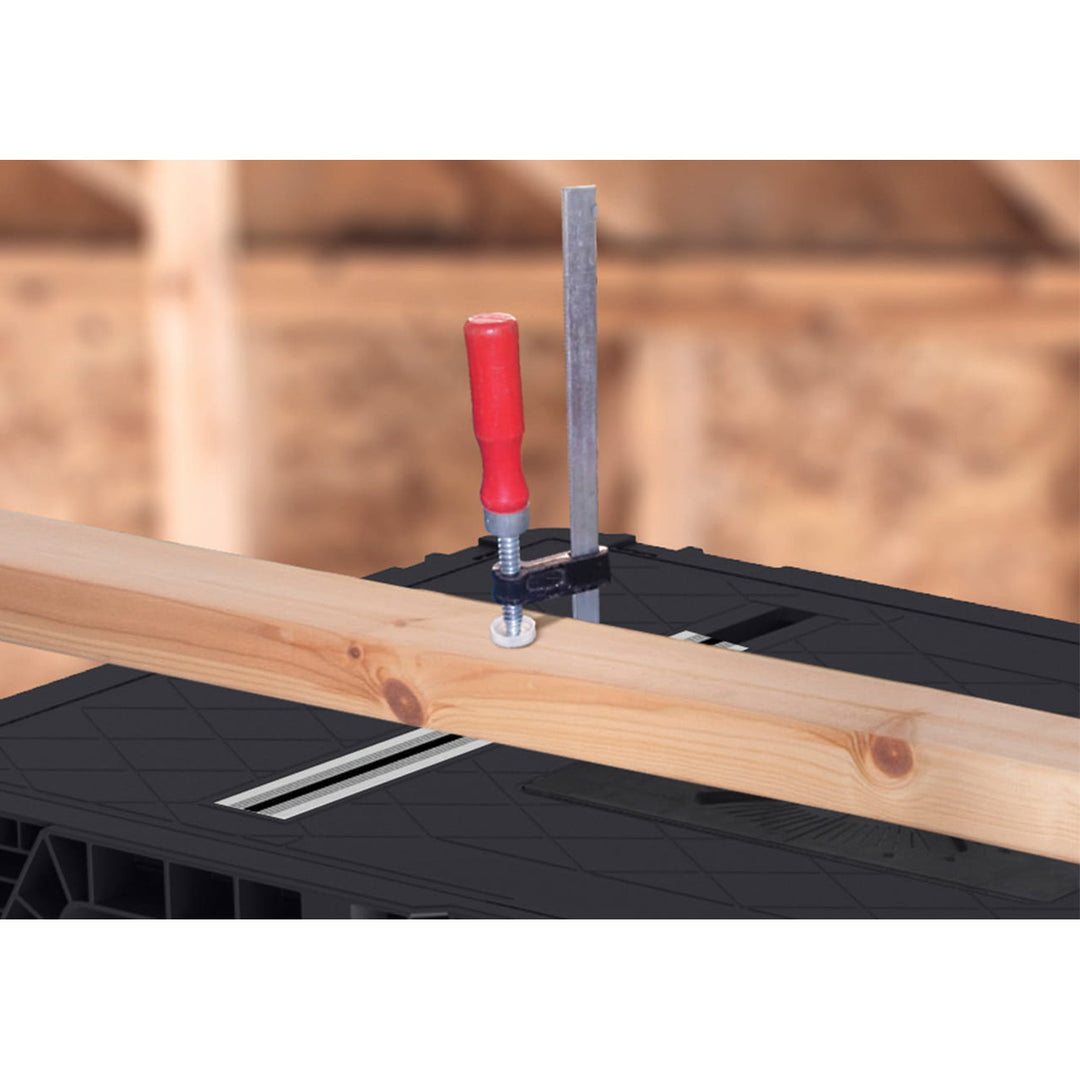Table d'atelier mobile Keter Jobmade, capacité de charge de 453 kg, pieds antidérapants, bac à outils avec pinces sous le plateau, 239985