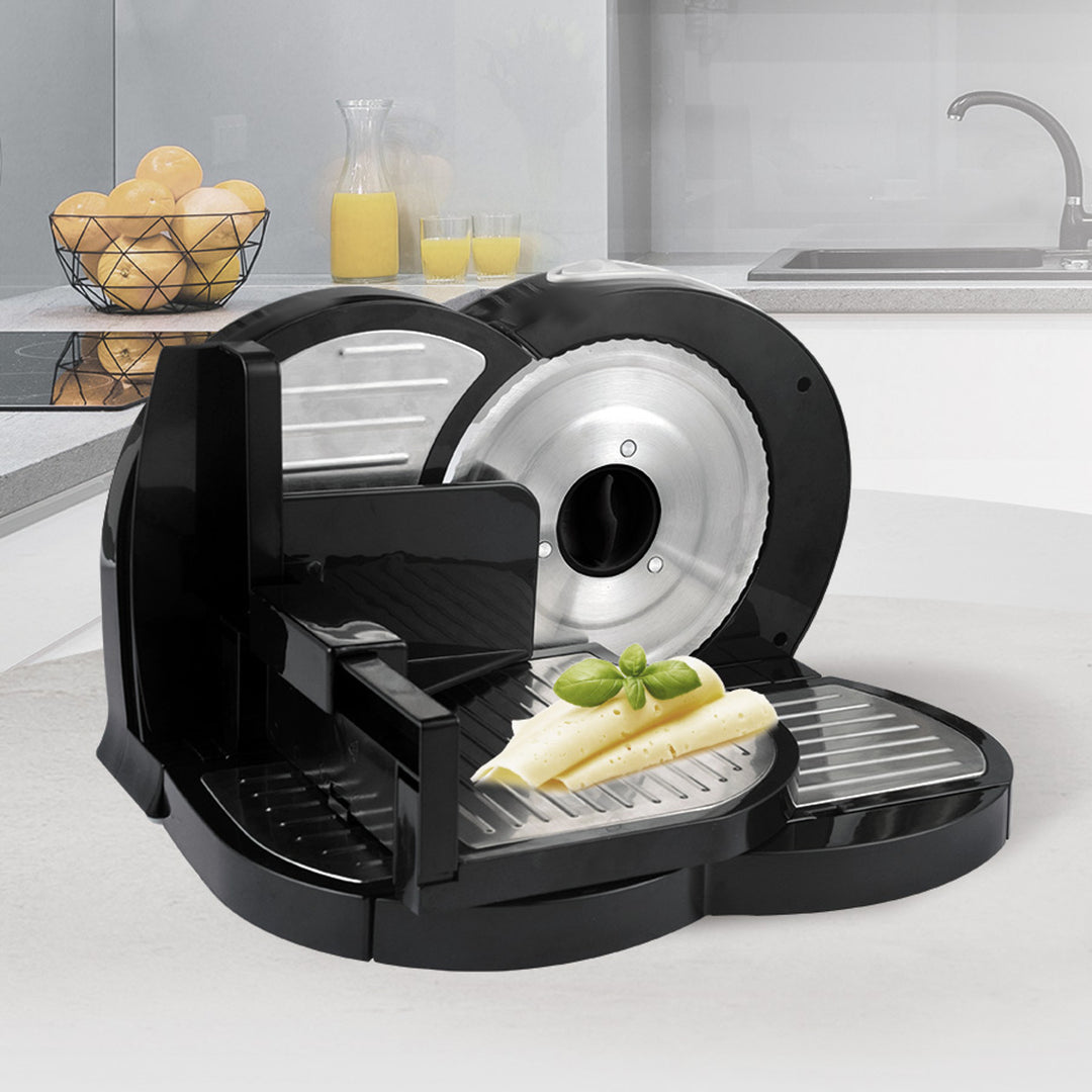 Trancheuse Maestro, puissance 400 W, plage de coupe de 0 à 15 mm, lame en acier inoxydable, trois vitesses de coupe, presse-aliments et plateau inclus, MR-591