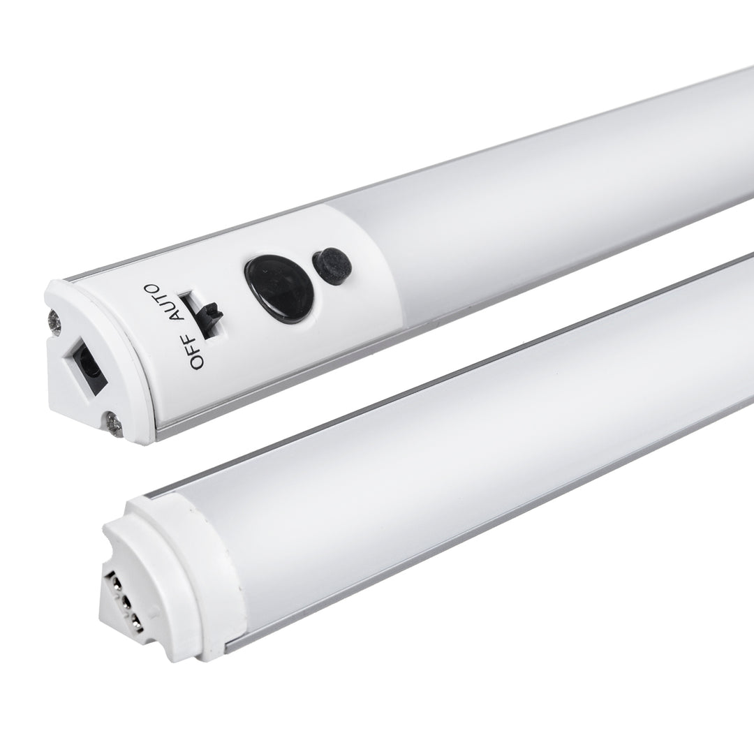 Lampe linéaire à LED sous meuble 2 modules avec télécommande  MacLean Energy MCE245