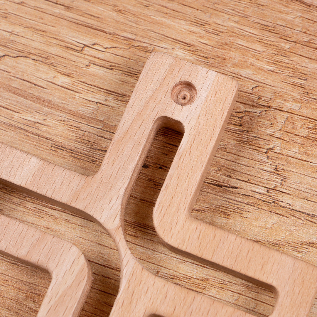 Croix suspendue en bois moderne naturel 18x12x1,5 cm